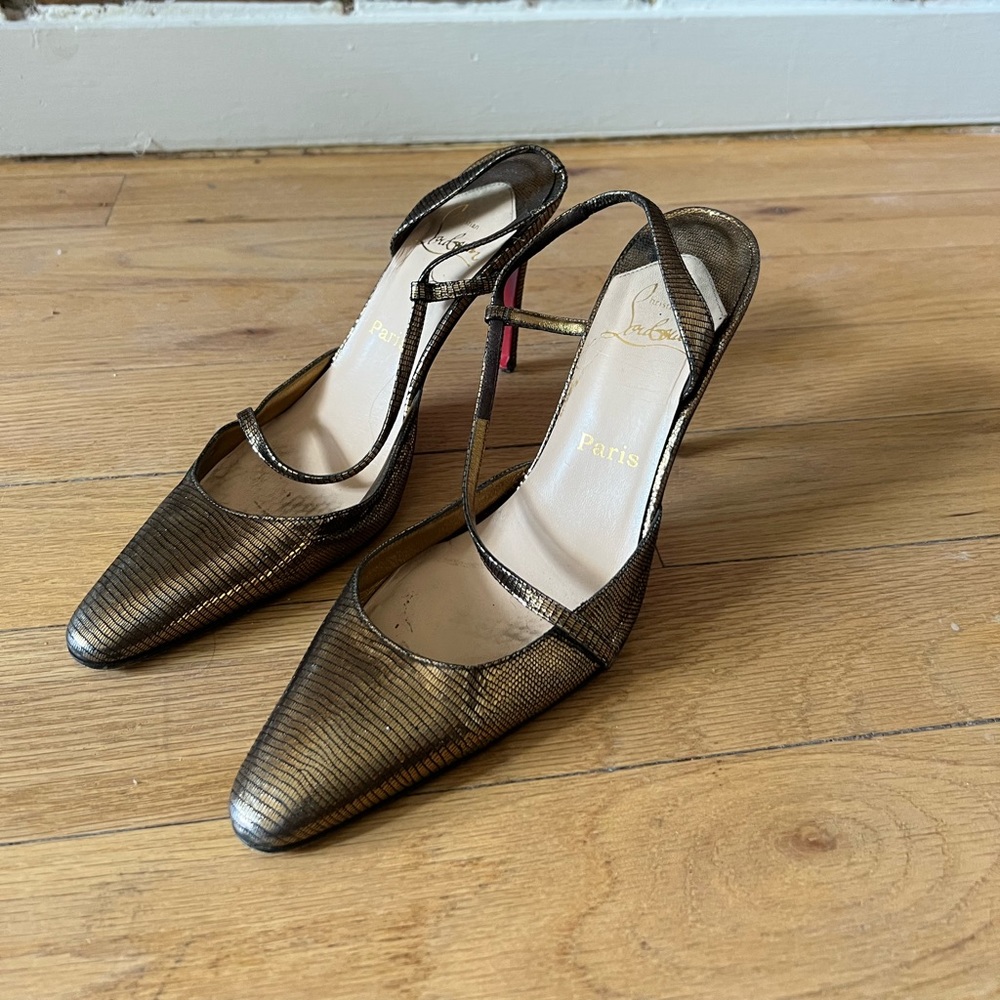 Authentic Christian Loubotin Gold Kitten Heels